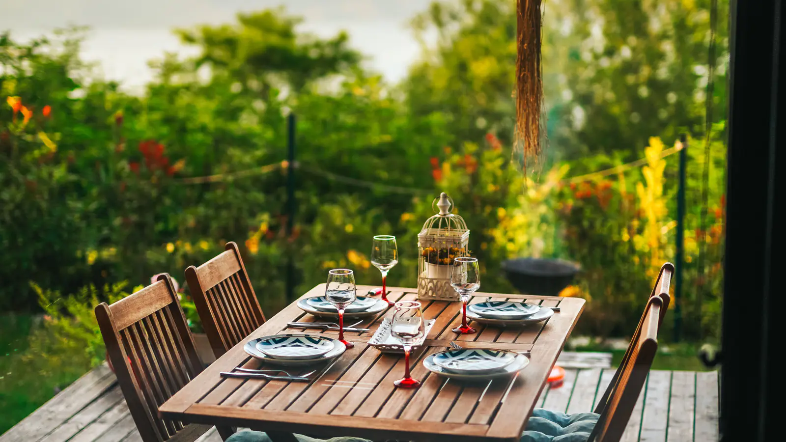 No:95 Deluxe Bungalov acik hava yemek alani